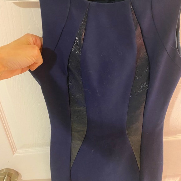 Guess body hugging navy blue knee length pencil dress - Picture 2 of 3